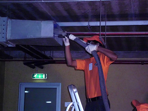 air-condition-duct-cleaning-(11).jpg