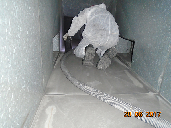 inside-duct-cleaning-(3).jpg