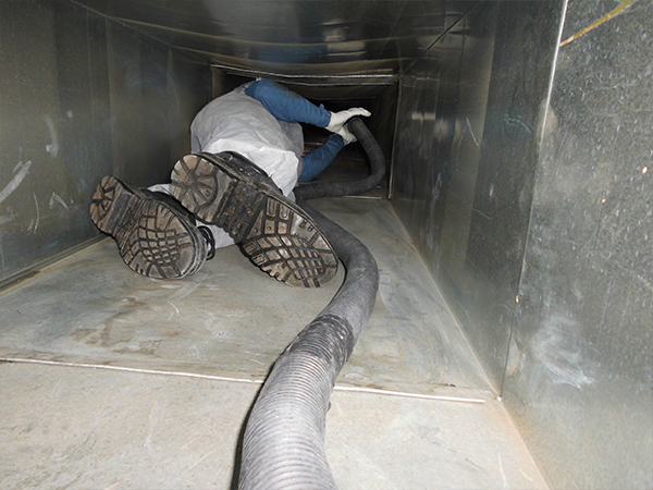 inside-duct-cleaning-(4).jpg