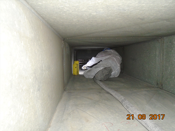 inside-duct-cleaning-(5).jpg