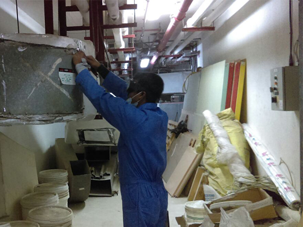 kitchen-exhaust-duct-cleaning---horizental-cleaning-(5).jpg