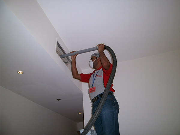 air-condition-duct-cleaning-(14).jpg